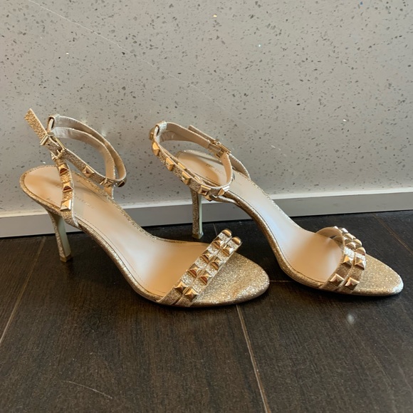 Gold heels, like new! - Picture 2 of 4